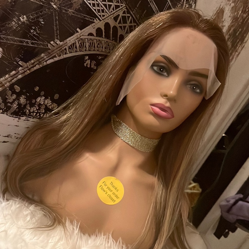 - Beautiful mixed blonde lace front